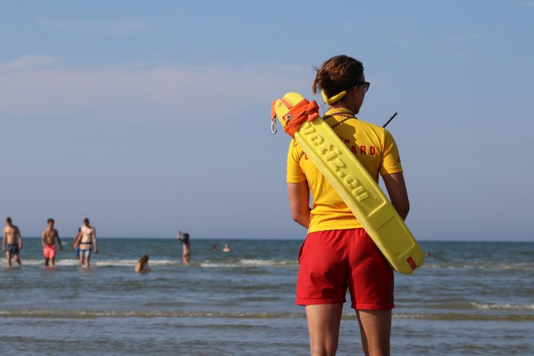 Read more about the article Lifeguarding: Keeping Watch, Saving Lives